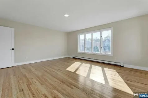 535 Orchard Avenue Palisades Park NJ 07650