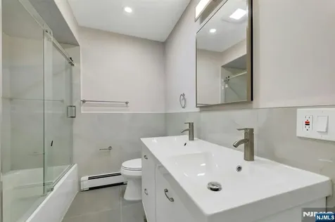 535 Orchard Avenue Palisades Park NJ 07650