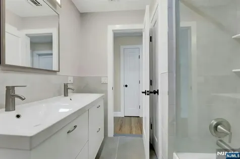 535 Orchard Avenue Palisades Park NJ 07650