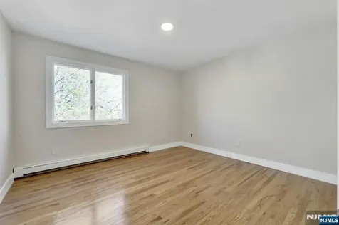 535 Orchard Avenue Palisades Park NJ 07650