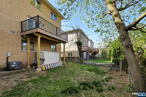 535 Orchard Avenue Palisades Park NJ 07650