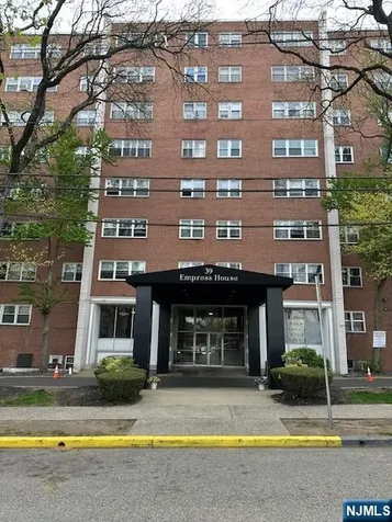 39 E 39th Paterson NJ 07514