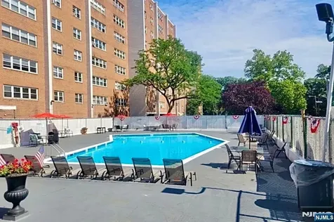 39 E 39th Paterson NJ 07514