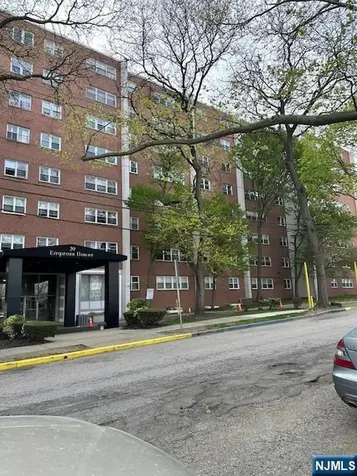39 E 39th Paterson NJ 07514