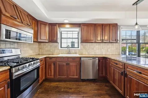 94 Westervelt Place Cresskill NJ 07626