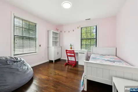 94 Westervelt Place Cresskill NJ 07626