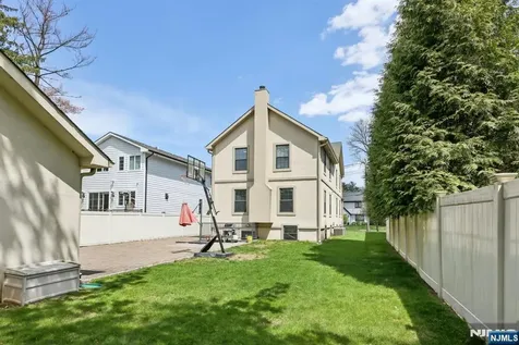 94 Westervelt Place Cresskill NJ 07626