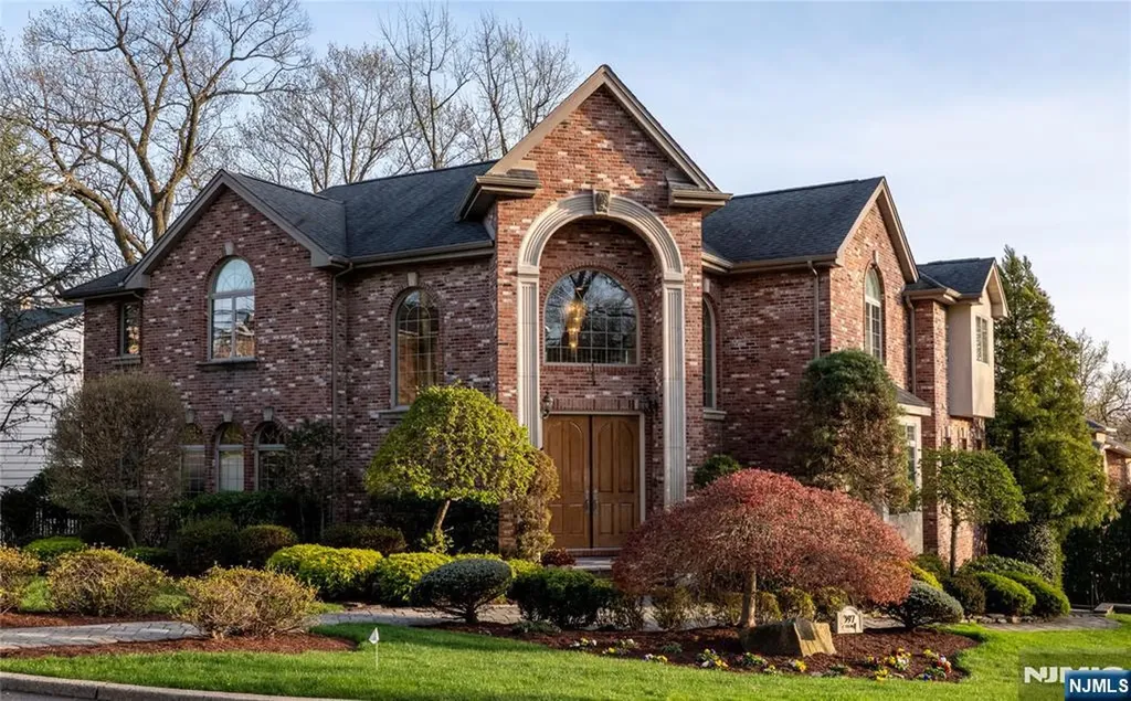 397 Castle Drive Englewood Cliffs NJ 07632