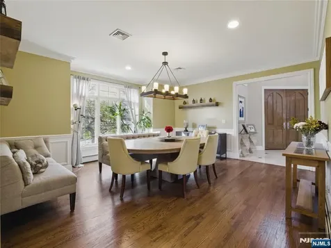 397 Castle Drive Englewood Cliffs NJ 07632