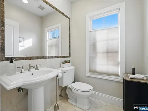 397 Castle Drive Englewood Cliffs NJ 07632