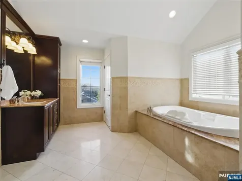 397 Castle Drive Englewood Cliffs NJ 07632