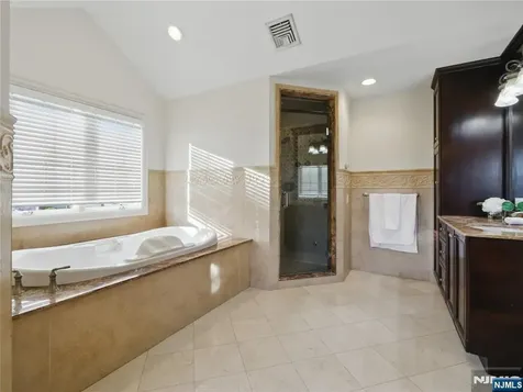 397 Castle Drive Englewood Cliffs NJ 07632