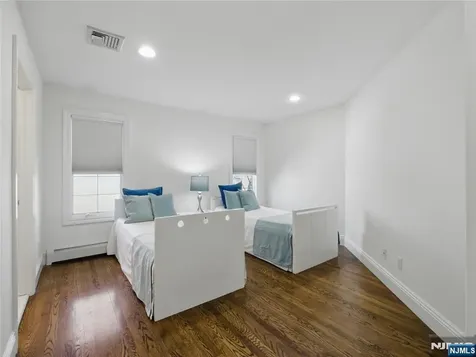 397 Castle Drive Englewood Cliffs NJ 07632