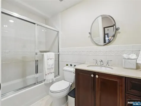 397 Castle Drive Englewood Cliffs NJ 07632
