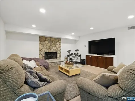 397 Castle Drive Englewood Cliffs NJ 07632