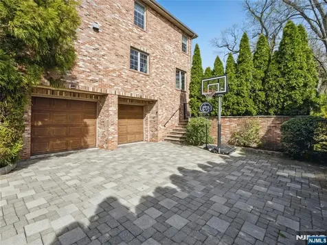 397 Castle Drive Englewood Cliffs NJ 07632