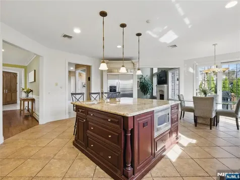 397 Castle Drive Englewood Cliffs NJ 07632