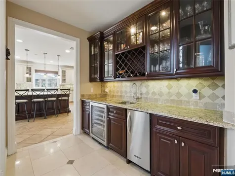 397 Castle Drive Englewood Cliffs NJ 07632