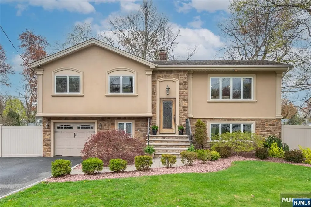 131 Horseneck Road Fairfield NJ 07004