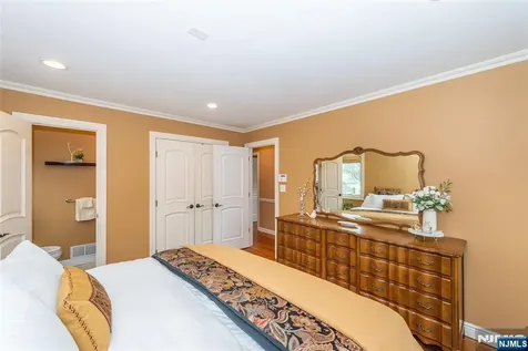 131 Horseneck Road Fairfield NJ 07004