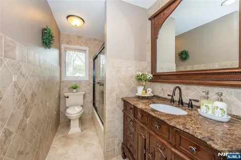 131 Horseneck Road Fairfield NJ 07004