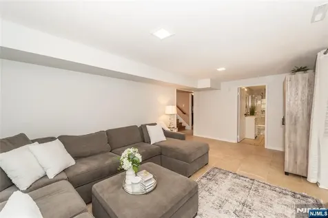 131 Horseneck Road Fairfield NJ 07004