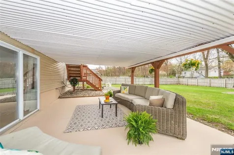 131 Horseneck Road Fairfield NJ 07004