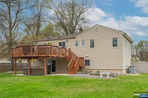 131 Horseneck Road Fairfield NJ 07004