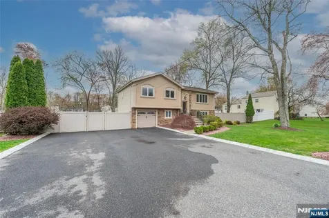 131 Horseneck Road Fairfield NJ 07004