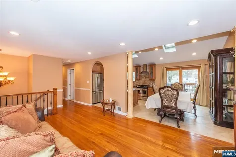 131 Horseneck Road Fairfield NJ 07004