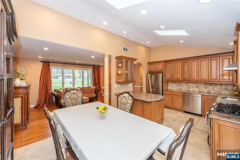 131 Horseneck Road Fairfield NJ 07004