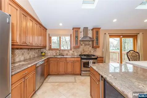 131 Horseneck Road Fairfield NJ 07004