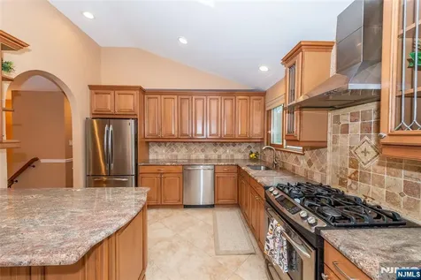 131 Horseneck Road Fairfield NJ 07004