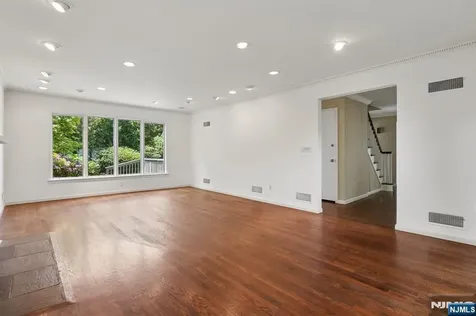 12 Egan Place Englewood Cliffs NJ 07632