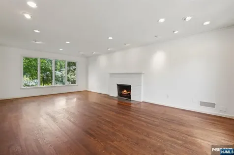 12 Egan Place Englewood Cliffs NJ 07632