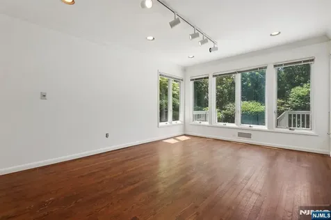 12 Egan Place Englewood Cliffs NJ 07632