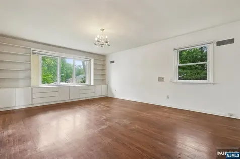 12 Egan Place Englewood Cliffs NJ 07632