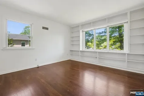 12 Egan Place Englewood Cliffs NJ 07632
