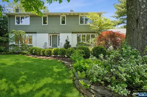 12 Egan Place Englewood Cliffs NJ 07632