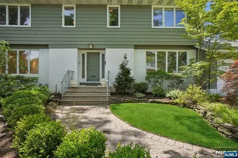12 Egan Place Englewood Cliffs NJ 07632