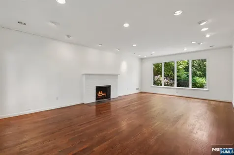 12 Egan Place Englewood Cliffs NJ 07632