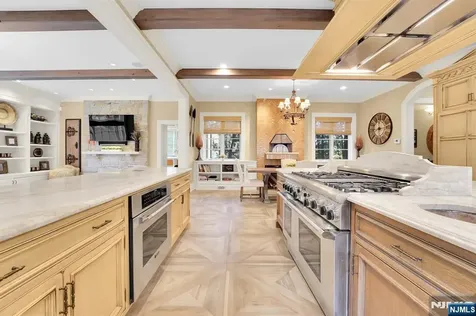 9 Pond View Montville Township NJ 07045