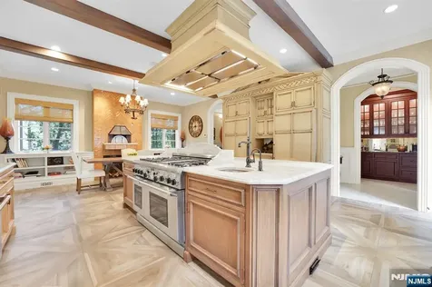9 Pond View Montville Township NJ 07045