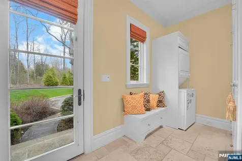 9 Pond View Montville Township NJ 07045