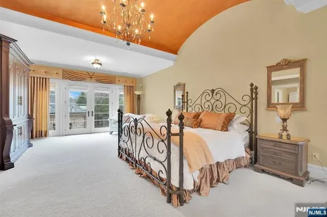 9 Pond View Montville Township NJ 07045