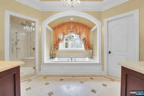 9 Pond View Montville Township NJ 07045