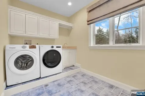 9 Pond View Montville Township NJ 07045