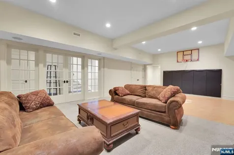 9 Pond View Montville Township NJ 07045