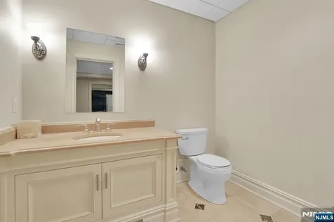 9 Pond View Montville Township NJ 07045