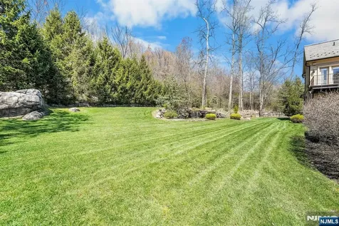 9 Pond View Montville Township NJ 07045